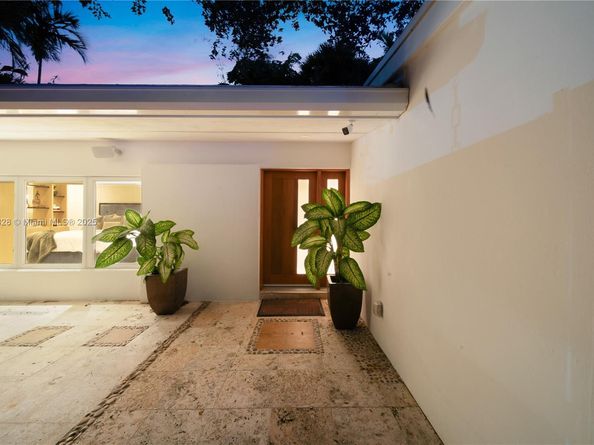 1075 NE 99th St, Miami Shores FL 33138