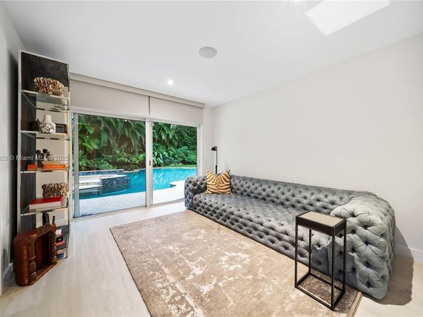 1075 NE 99th St, Miami Shores FL 33138