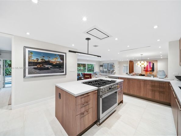 1075 NE 99th St, Miami Shores FL 33138