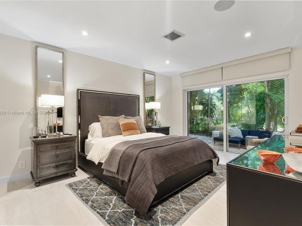 1075 NE 99th St, Miami Shores FL 33138