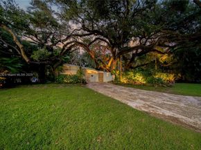 1075 NE 99th St, Miami Shores FL 33138