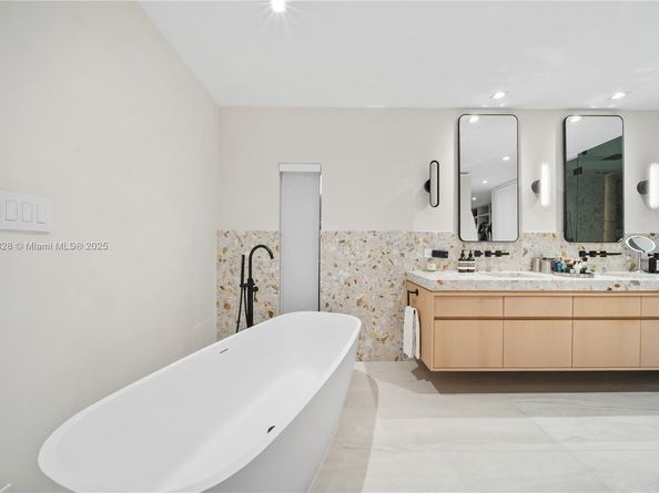 1075 NE 99th St, Miami Shores FL 33138