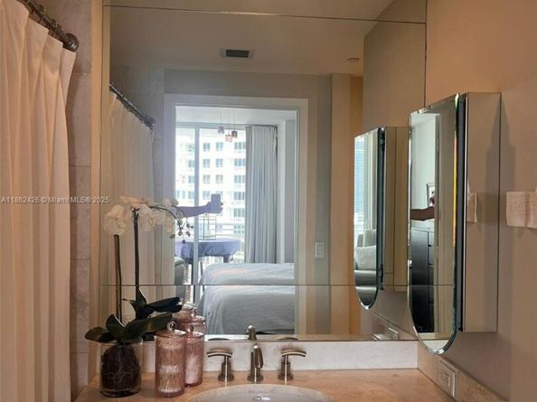 901 Brickell Key Blvd 2701, Miami FL 33131