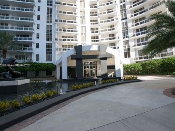 901 Brickell Key Blvd 2701, Miami FL 33131