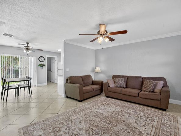6878 SW 15th St, North Lauderdale FL 33068