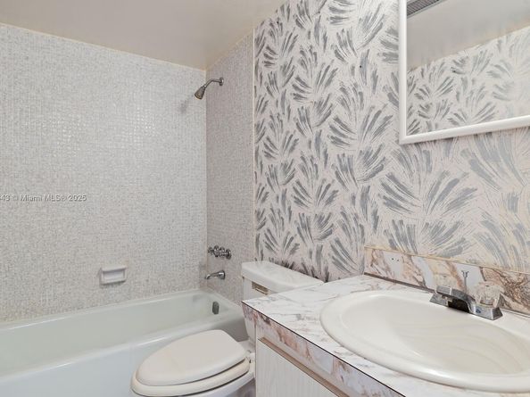 8315 SW 72nd Ave 308B, Miami FL 33143