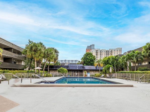 8315 SW 72nd Ave 308B, Miami FL 33143