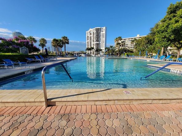 2500 Parkview Dr 1111, Hallandale Beach FL 33009