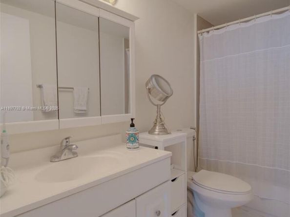 2500 Parkview Dr 1111, Hallandale Beach FL 33009