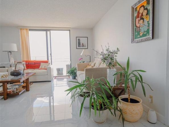 2500 Parkview Dr 1111, Hallandale Beach FL 33009