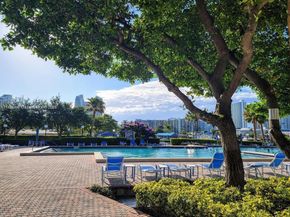 2500 Parkview Dr 1111, Hallandale Beach FL 33009