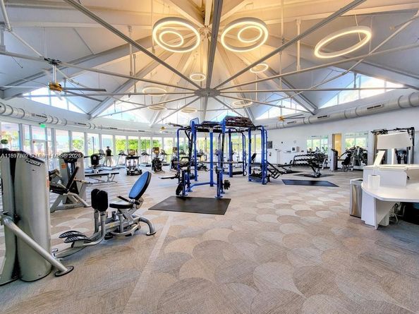 2500 Parkview Dr 1111, Hallandale Beach FL 33009