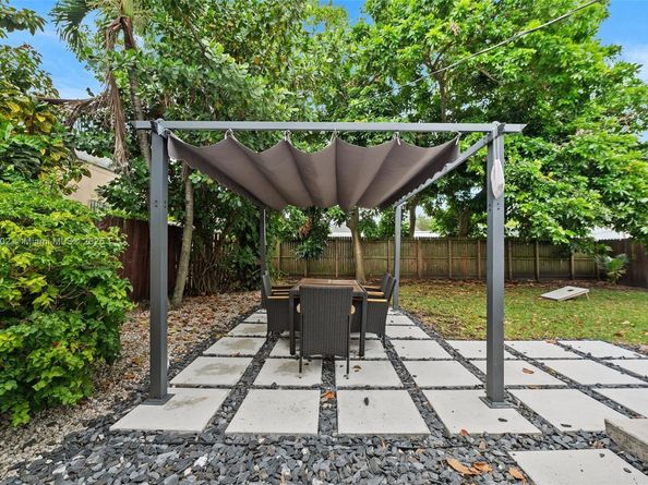 534 NW 50th St, Miami FL 33127