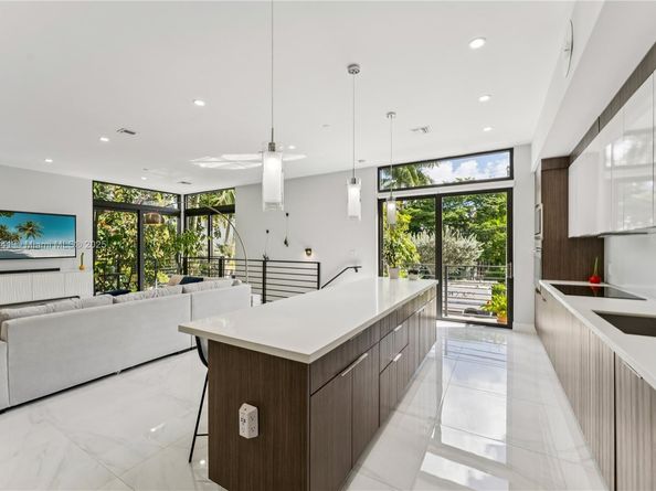 909 NE 16th Ter 4, Fort Lauderdale FL 33304