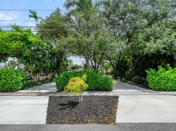 117 S Royal Poinciana Blvd, Miami Springs FL 33166