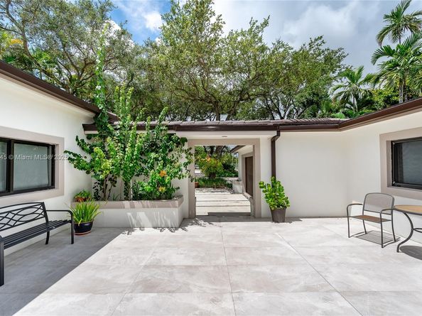 117 S Royal Poinciana Blvd, Miami Springs FL 33166