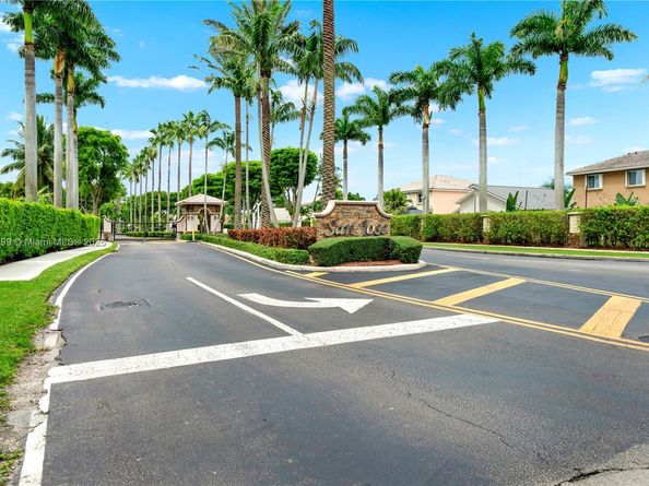 15577 SW 138th Ter, Miami FL 33196