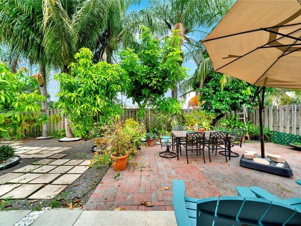 15577 SW 138th Ter, Miami FL 33196