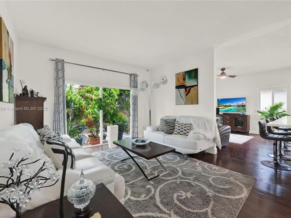 15577 SW 138th Ter, Miami FL 33196