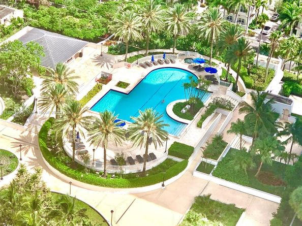 21150 Point Place LPH 2902, Aventura FL 33180