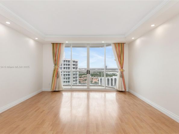 21150 Point Place LPH 2902, Aventura FL 33180