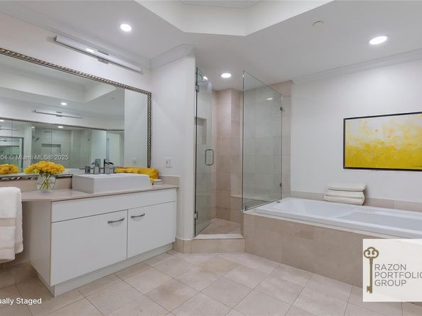 21150 Point Place LPH 2902, Aventura FL 33180