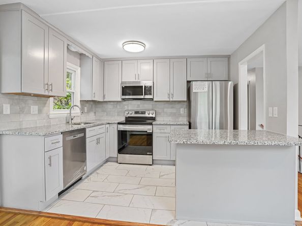 9 Marlin Drive, Norwalk CT 06854