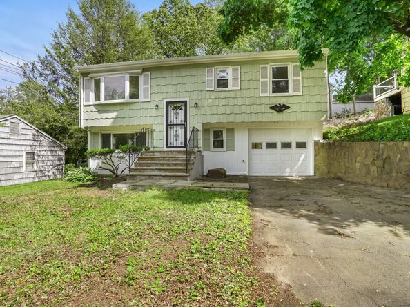 9 Marlin Drive, Norwalk CT 06854