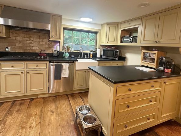 78 Main Street, Newtown CT 06470