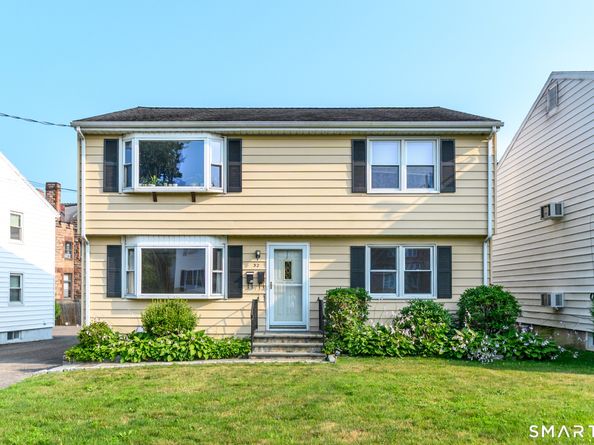 32 Hackett Circle N, Stamford CT 06906