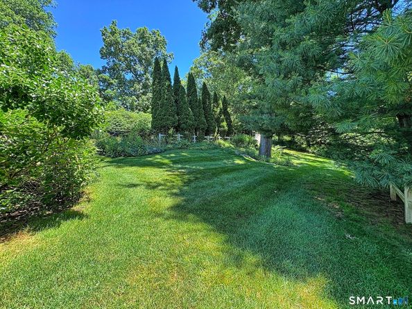 14 Brae Loch Way, Shelton CT 06484