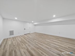 20 Oakridge Road, Trumbull CT 06611