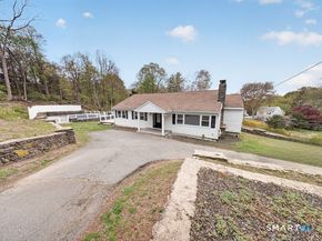 20 Oakridge Road, Trumbull CT 06611