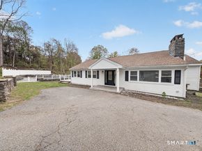 20 Oakridge Road, Trumbull CT 06611