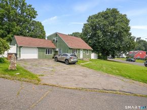 37 Old Barn Road S, Stamford CT 06905