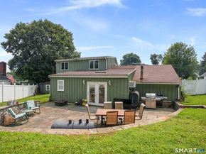 37 Old Barn Road S, Stamford CT 06905