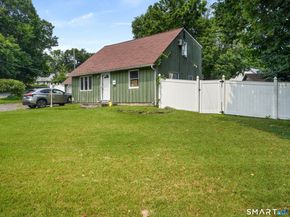 37 Old Barn Road S, Stamford CT 06905