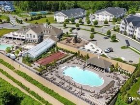 185 Brentwood Circle 185, Danbury CT 06810