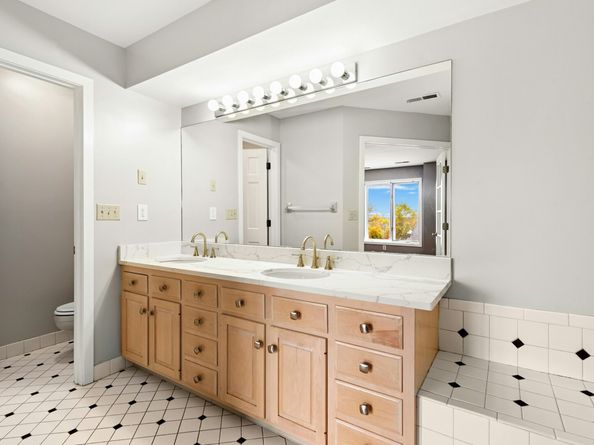 16 Scenic Hill Road 16, Shelton CT 06484