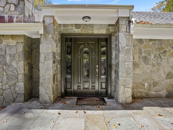 27 Wellington Drive, Stamford CT 06903