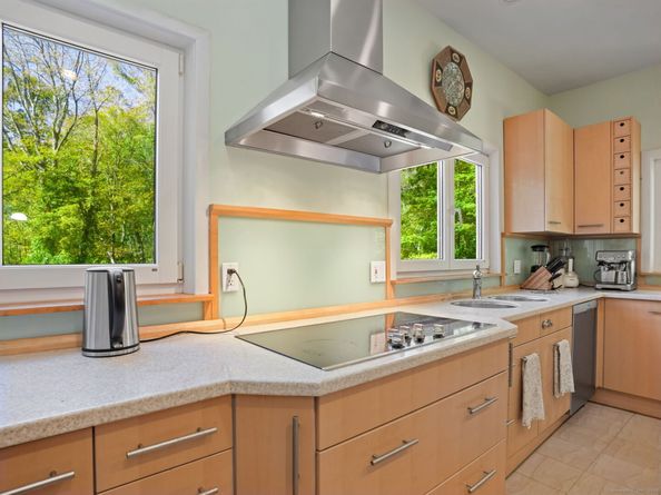 27 Wellington Drive, Stamford CT 06903
