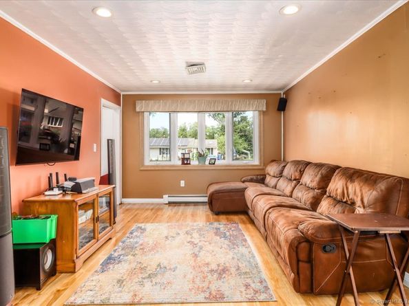 22 Woodview Drive, Brookfield CT 06804