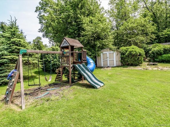 22 Woodview Drive, Brookfield CT 06804