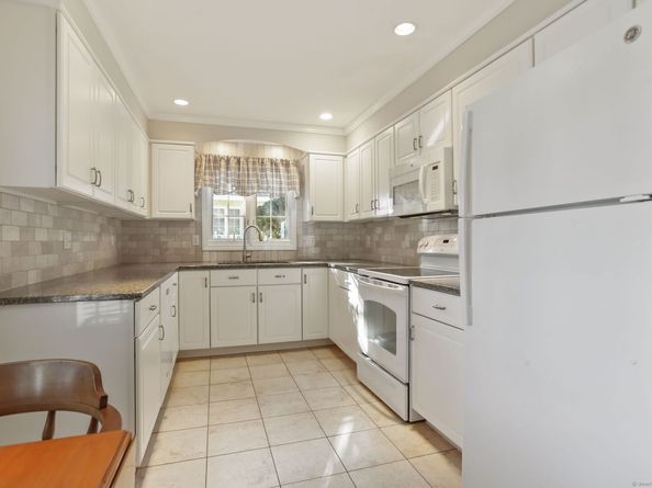 17 Rainbow Drive, Trumbull CT 06611