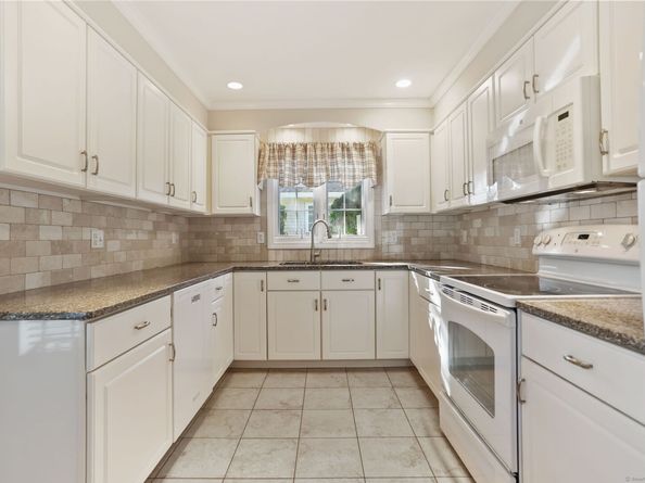 17 Rainbow Drive, Trumbull CT 06611