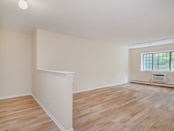 6 Essex Court 6, Brookfield CT 06804
