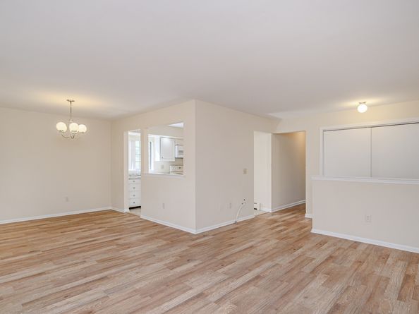 6 Essex Court 6, Brookfield CT 06804