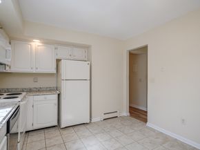 6 Essex Court 6, Brookfield CT 06804