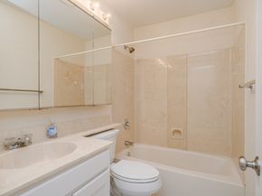 6 Essex Court 6, Brookfield CT 06804