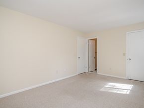 6 Essex Court 6, Brookfield CT 06804